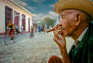 Smoking by Julio  Muoz 